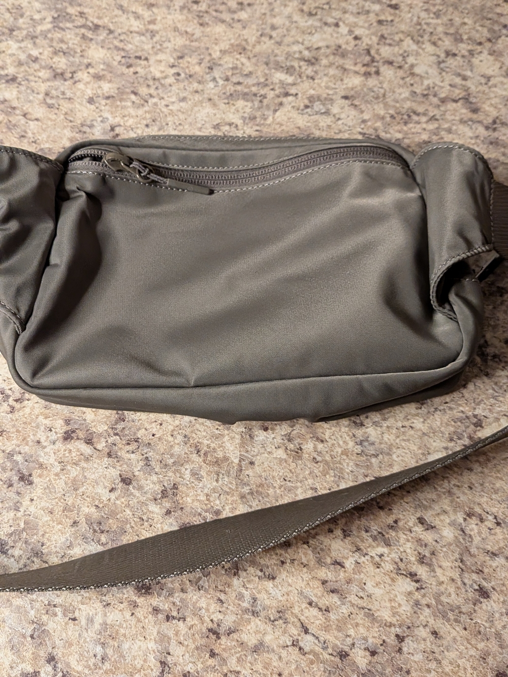 lululemon athletica Gray Waist Pack - Sleek Hands-Free Carry - Picture 5 of 5